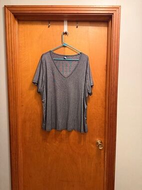 Old Navy Metallic Gray V-Neck Short Sleeve Tee